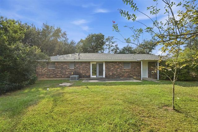 1202 Wachsen Drive, Moss Bluff, LA 70611