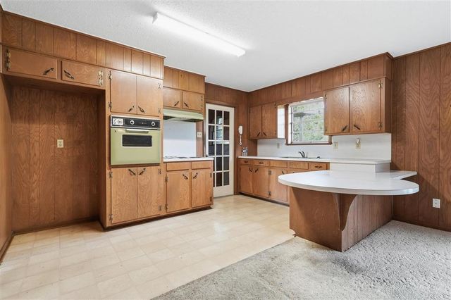 1202 Wachsen Drive, Moss Bluff, LA 70611