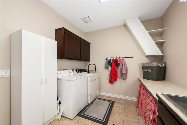 1213 Brentwood Ave, Richland, WA 99352