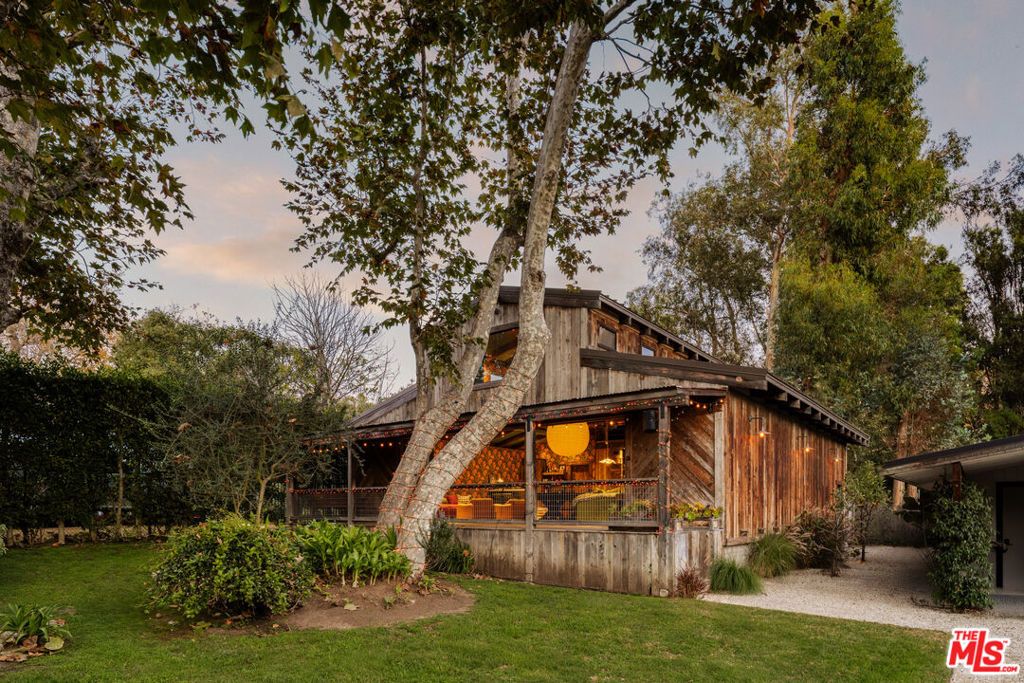 Image 18 of property listing at 6332 Busch Drive, Malibu, CA 90265