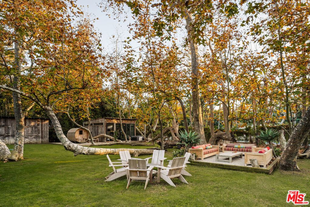 Image 2 of property listing at 6332 Busch Drive, Malibu, CA 90265