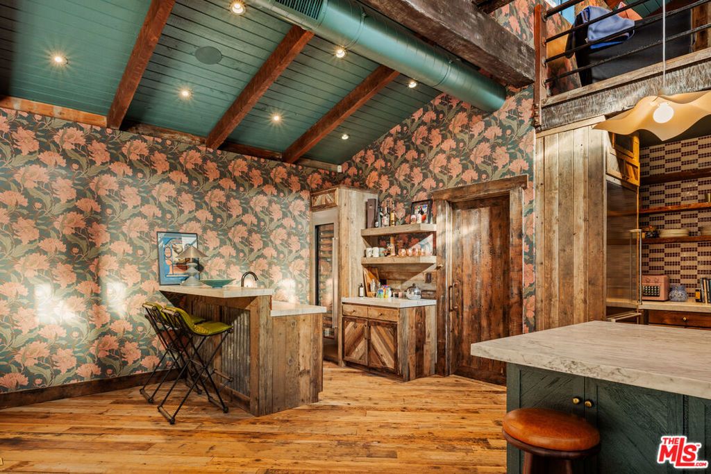 Image 20 of property listing at 6332 Busch Drive, Malibu, CA 90265