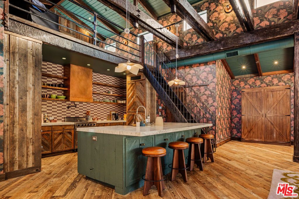 Image 23 of property listing at 6332 Busch Drive, Malibu, CA 90265