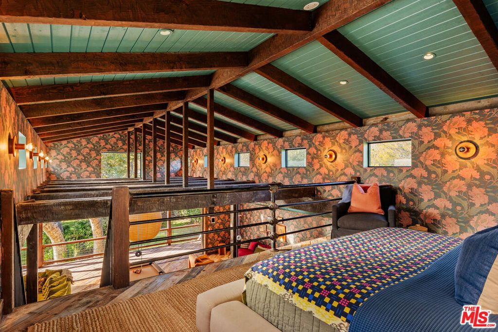 Image 25 of property listing at 6332 Busch Drive, Malibu, CA 90265