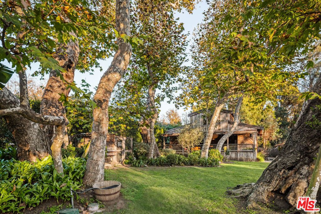 Image 28 of property listing at 6332 Busch Drive, Malibu, CA 90265