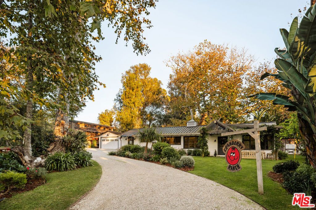 Image 3 of property listing at 6332 Busch Drive, Malibu, CA 90265