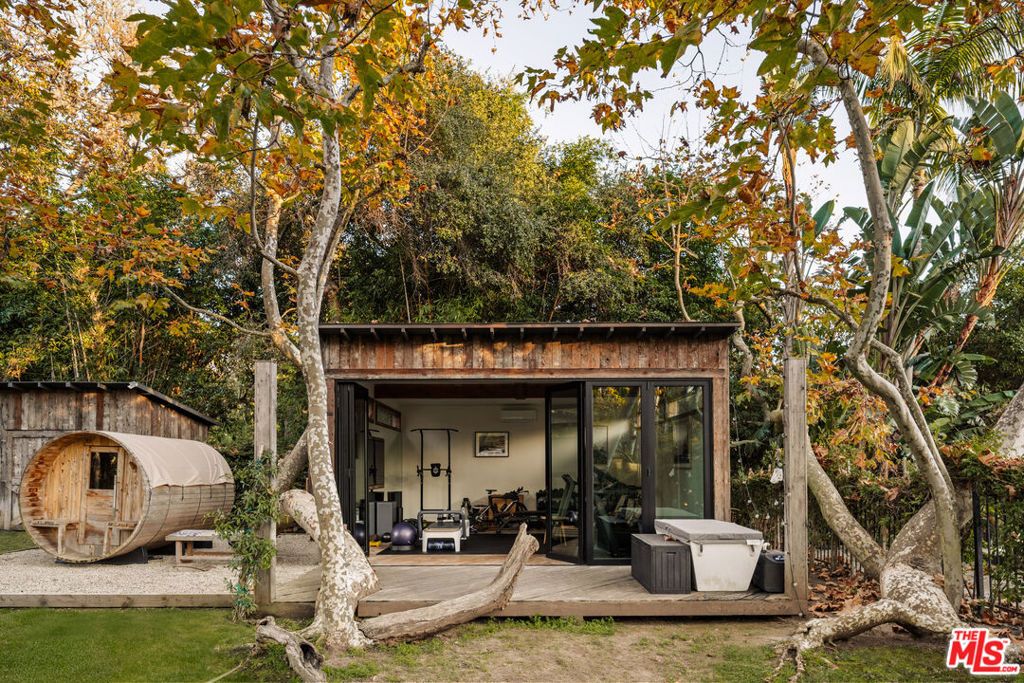 Image 32 of property listing at 6332 Busch Drive, Malibu, CA 90265