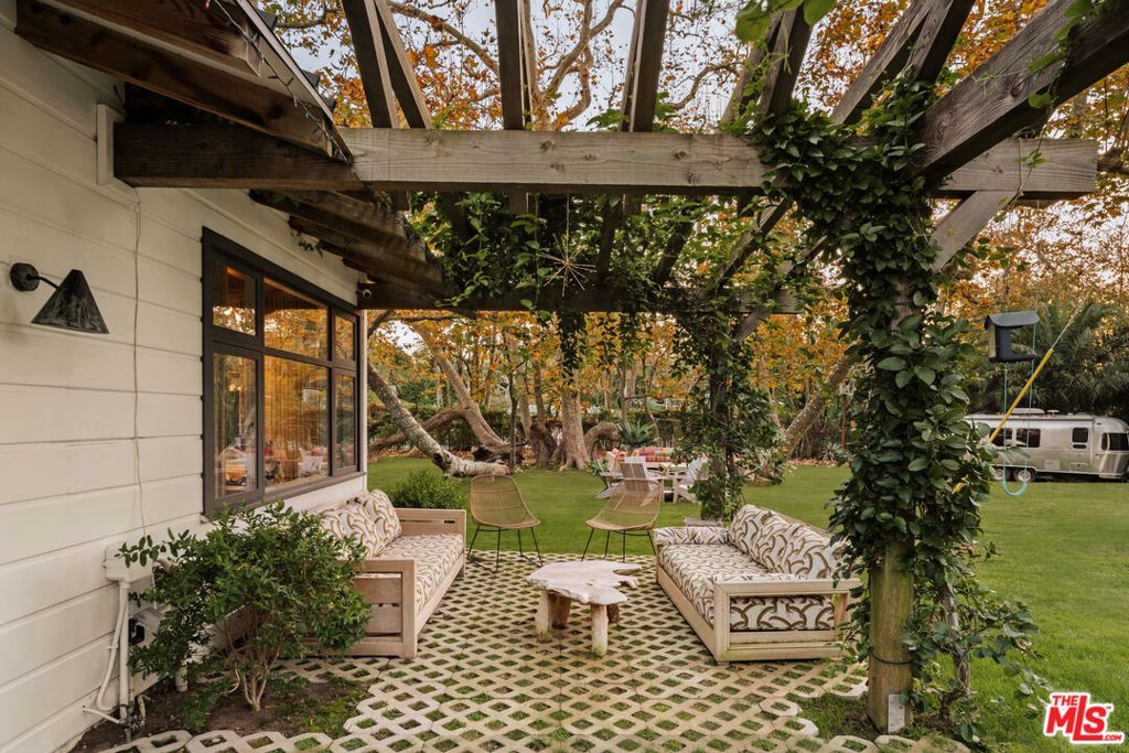 Image 34 of property listing at 6332 Busch Drive, Malibu, CA 90265