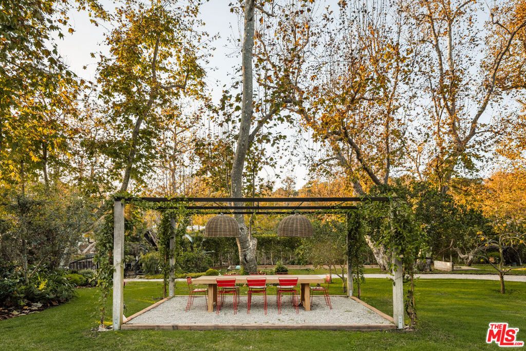 Image 35 of property listing at 6332 Busch Drive, Malibu, CA 90265