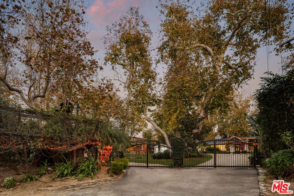 Image 42 of property listing at 6332 Busch Drive, Malibu, CA 90265