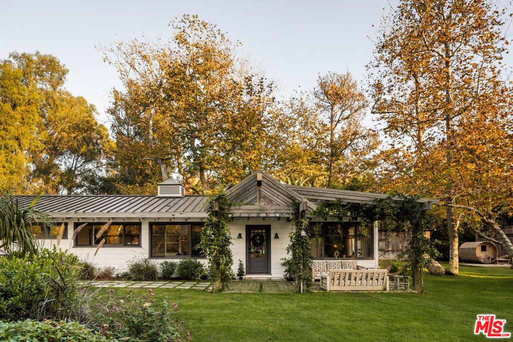 Image 5 of property listing at 6332 Busch Drive, Malibu, CA 90265