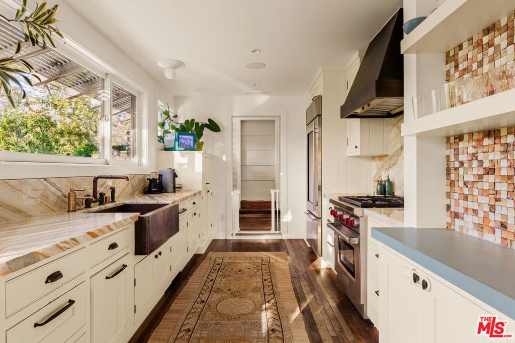 Image 8 of property listing at 6332 Busch Drive, Malibu, CA 90265