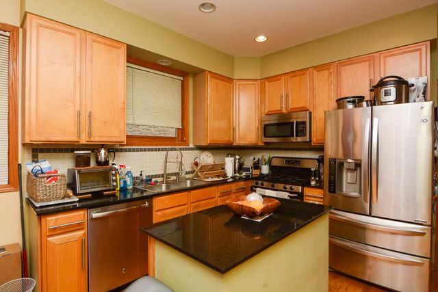 1720 W AUGUSTA Avenue 2, Chicago, IL 60622