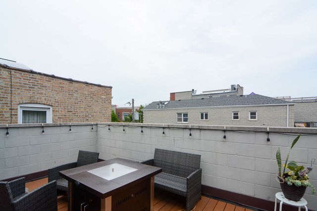 1720 W AUGUSTA Avenue 2, Chicago, IL 60622