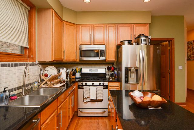 1720 W AUGUSTA Avenue 2, Chicago, IL 60622