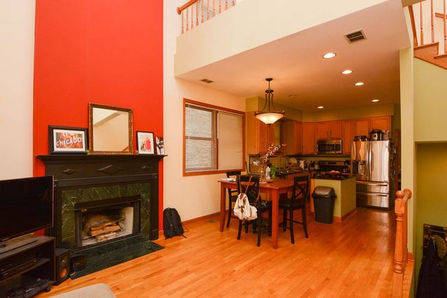 1720 W AUGUSTA Avenue 2, Chicago, IL 60622