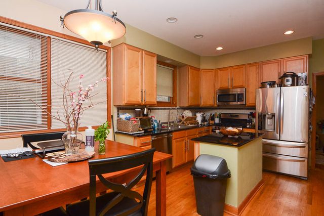 1720 W AUGUSTA Avenue 2, Chicago, IL 60622