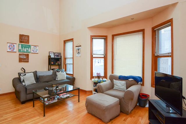 1720 W AUGUSTA Avenue 2, Chicago, IL 60622