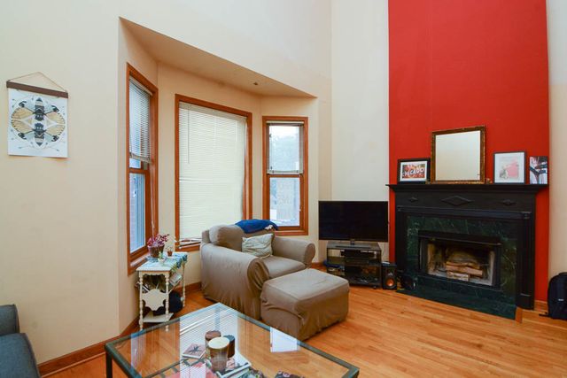 1720 W AUGUSTA Avenue 2, Chicago, IL 60622