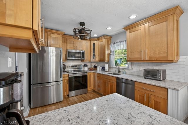 14 Bettino Dr, Ogdensburg Boro, NJ 07439