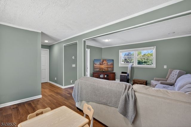 14 Bettino Dr, Ogdensburg Boro, NJ 07439