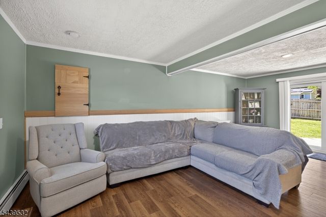 14 Bettino Dr, Ogdensburg Boro, NJ 07439