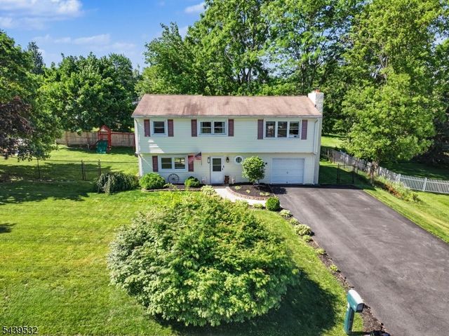 14 Bettino Dr, Ogdensburg Boro, NJ 07439
