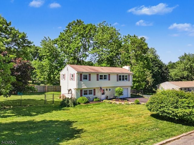 14 Bettino Dr, Ogdensburg Boro, NJ 07439