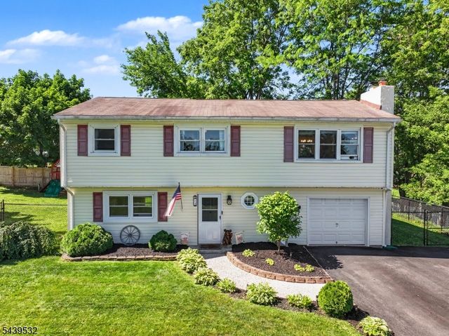 14 Bettino Dr, Ogdensburg Boro, NJ 07439
