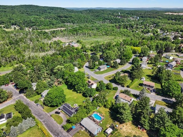 14 Bettino Dr, Ogdensburg Boro, NJ 07439