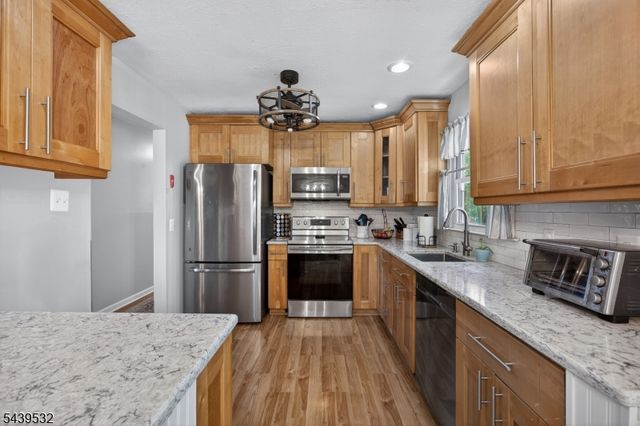 14 Bettino Dr, Ogdensburg Boro, NJ 07439