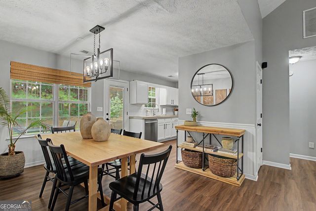 185 Creekside Drive, Grantville, GA 30220