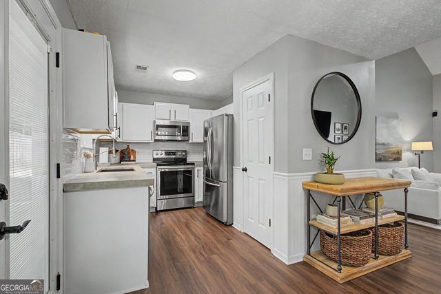 185 Creekside Drive, Grantville, GA 30220