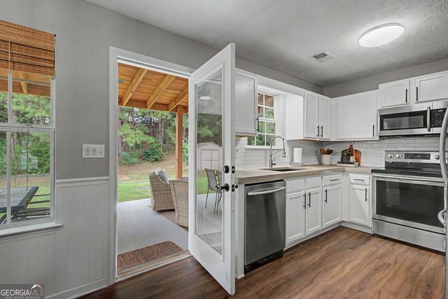 185 Creekside Drive, Grantville, GA 30220