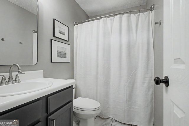 185 Creekside Drive, Grantville, GA 30220