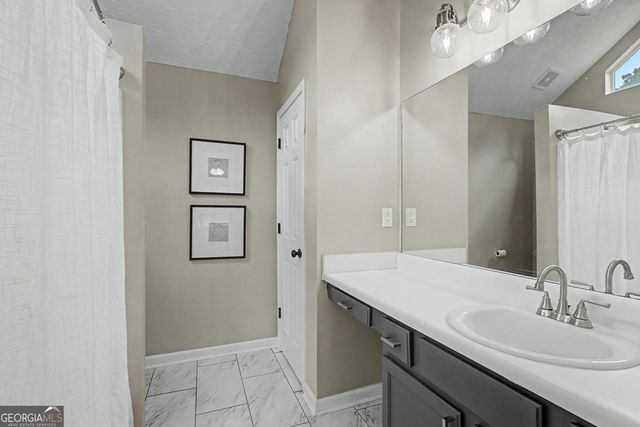185 Creekside Drive, Grantville, GA 30220