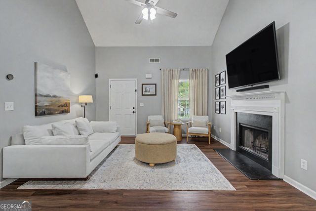 185 Creekside Drive, Grantville, GA 30220