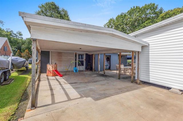 523 E Nezpique Street, Jennings, LA 70546