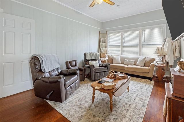 523 E Nezpique Street, Jennings, LA 70546