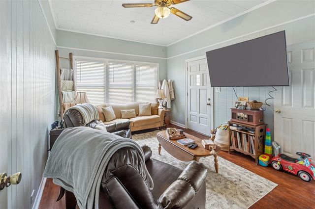 523 E Nezpique Street, Jennings, LA 70546