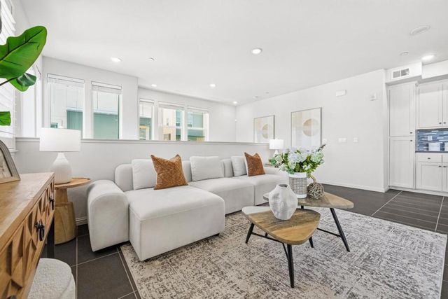 2011 Mahuron Circle, San Jose, CA 95133