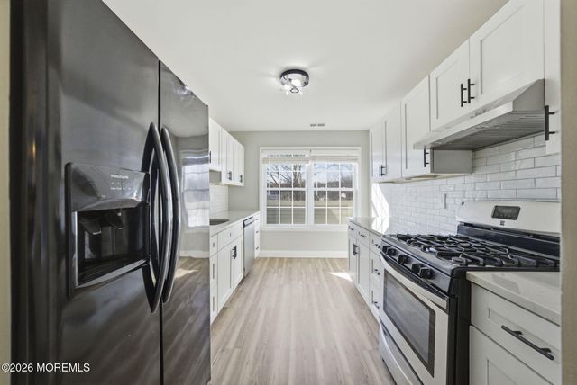 84 Briarwood Court, Howell, NJ 07731