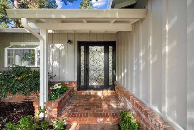 551 Sequoia Avenue, Redwood City, CA 94061