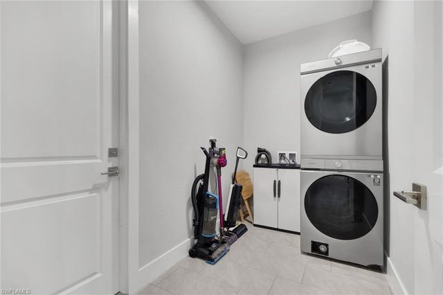 1107 NW 13th ST, Cape Coral, FL 33993