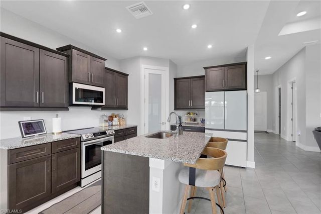 1107 NW 13th ST, Cape Coral, FL 33993