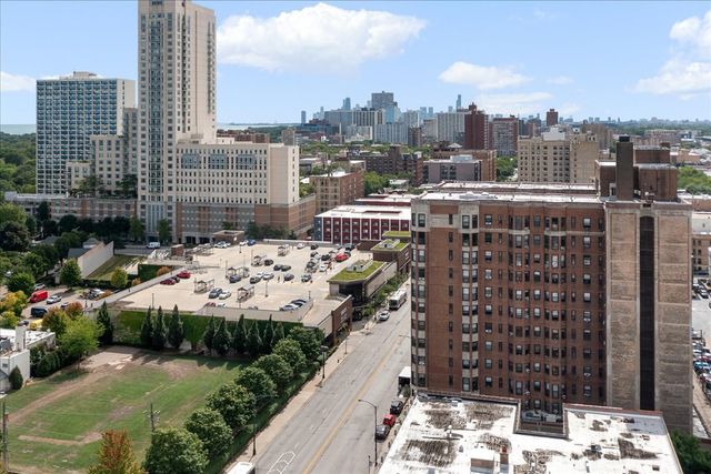 5320 N SHERIDAN Road 1902, Chicago, IL 60640