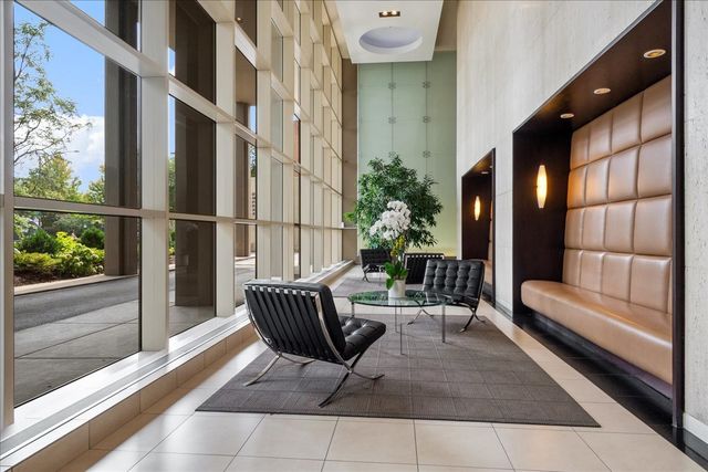 5320 N SHERIDAN Road 1902, Chicago, IL 60640