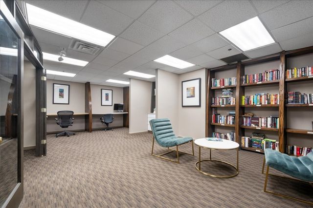 5320 N SHERIDAN Road 1902, Chicago, IL 60640