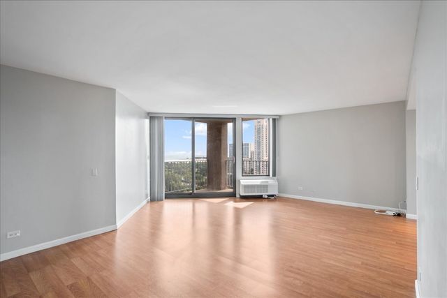 5320 N SHERIDAN Road 1902, Chicago, IL 60640