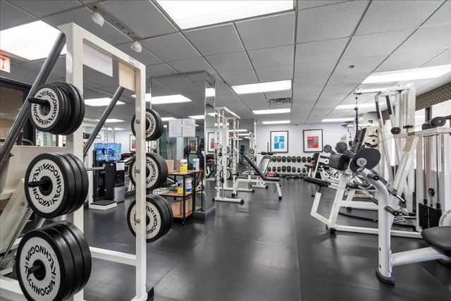 5320 N SHERIDAN Road 1902, Chicago, IL 60640